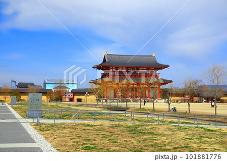 【奈良県】晴天の平城京 朱雀門(平城京跡歴史公園) 【奈良県】晴天の平城京 朱雀門(平城京跡歴史公園) 101881776
