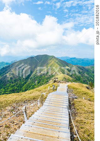 春の剣山登山（剣山～次郎笈） 101882016