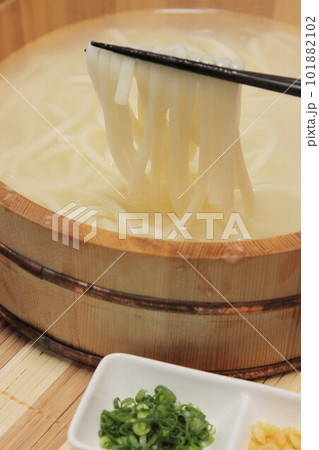 釜揚げうどん 101882102