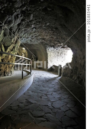 青の洞門、禅海和尚の掘削 101883441