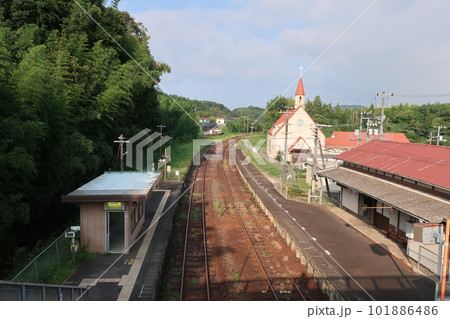 跨線橋からみた周防久保駅 101886486