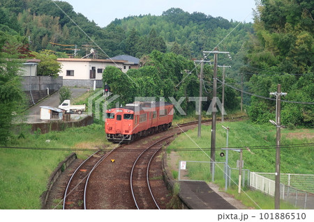 周防久保駅を出発するキハ40 周防久保駅を出発するキハ40 101886510