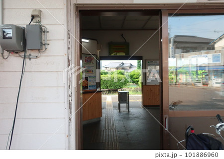 周防花岡駅の寂しい改札口 周防花岡駅の寂しい改札口 101886960