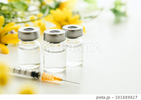 注射器とバイアル　美容注射や美容整形のイメージ写真 101889827