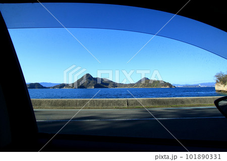 車窓からの似島 101890331