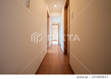 一戸建ての廊下 101890817