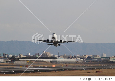 大阪国際空港 離陸 飛行機 大阪国際空港 離陸 飛行機 101891037