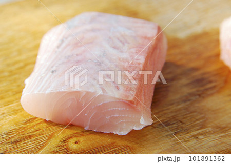 白身魚のシイラの切り身 白身魚のシイラの切り身 101891362