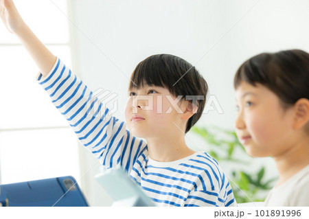 小学生　タブレット学習 101891996