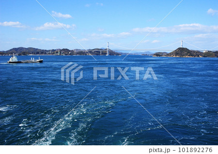 穏やかな春の日の来島海峡航路 穏やかな春の日の来島海峡航路 101892276