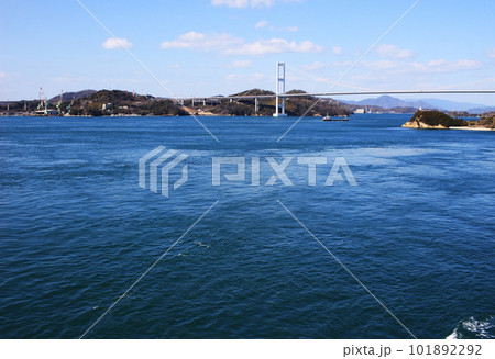 穏やかな春の日の来島海峡航路 穏やかな春の日の来島海峡航路 101892292