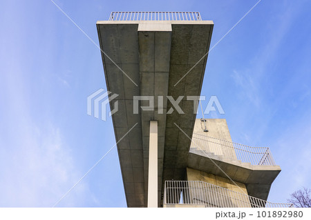 朝の陽ざしに映える千光寺頂上展望台PEAK(広島県尾道市) 朝の陽ざしに映える千光寺頂上展望台PEAK(広島県尾道市) 101892980
