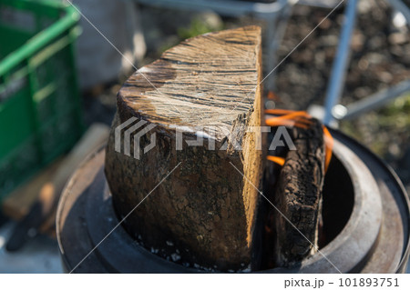 【中津川河川敷でオートキャンプ　フレイムストーブ二次燃焼の炎】 101893751