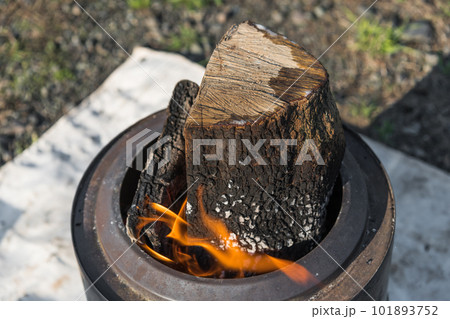 【中津川河川敷でオートキャンプ　フレイムストーブ二次燃焼の炎】 101893752