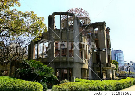 原子爆弾投下の惨禍を現代に伝える原爆ドーム 原子爆弾投下の惨禍を現代に伝える原爆ドーム 101898566