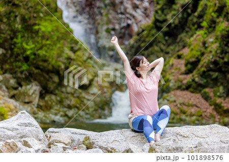 自然 ストレッチ 女性 自然 ストレッチ 女性 101898576