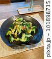 ブロッコリーの蒸し焼きオイスターソースがけ 101898715