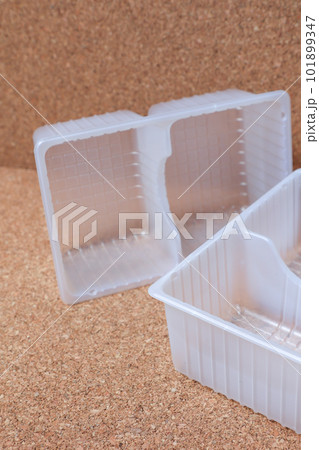 容器、プラスチック、プラスチック製品、資源ごみ、環境問題、お菓子、菓子、透明、入れ物、リサイクル、器 101899347