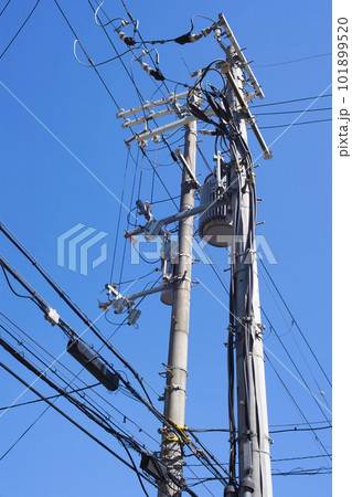 電柱と電線 電柱と電線 101899520