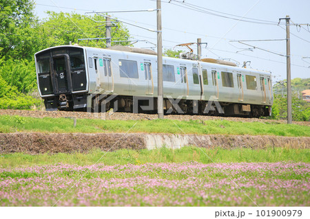 蓮華畑と817系電車（JR九州） 101900979