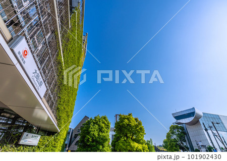 日本の東京都市景観 夏日。東急病院併設の東急電鉄 大岡山駅や東京工業大学大岡山キャンパスなどを望む 日本の東京都市景観 夏日。東急病院併設の東急電鉄 大岡山駅や東京工業大学大岡山キャンパスなどを望む 101902430