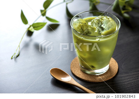 冷たい抹茶ラテ 冷たい抹茶ラテ 101902843