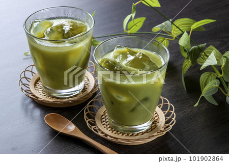 冷たい抹茶ラテ 冷たい抹茶ラテ 101902864