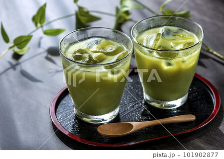 冷たい抹茶ラテ 冷たい抹茶ラテ 101902877