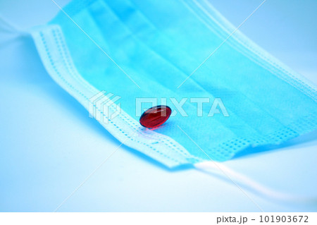 Medical mask and capsule. 101903672