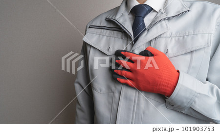 作業服にネクタイの男性 作業服にネクタイの男性 101903753