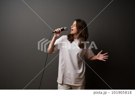 Emotional young woman singing in mic 101905818