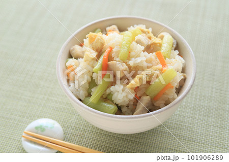 春のご飯、ふきの炊きこみご飯 101906289