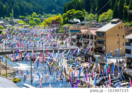 杖立温泉鯉のぼり祭り（熊本県阿蘇郡小国町） 101907235