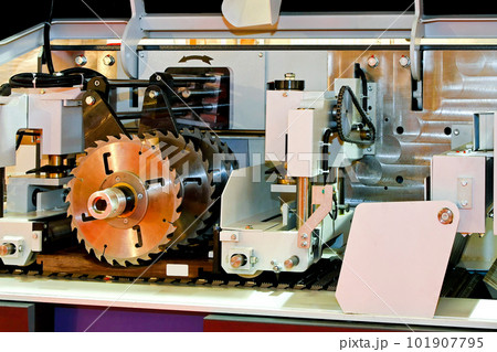 Automatic circular saw 101907795