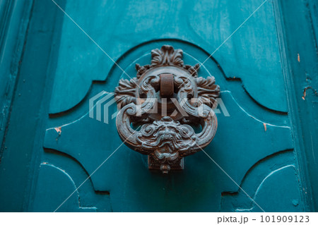 Door knocker made of brass on a front door Door knocker made of brass on a front door 101909123
