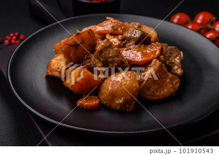 Delicious fresh cooked stew with pork meat or beef with potatoes, carrots, spices and herbs 101910543