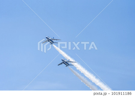 青空と松島基地のブルーインパルス 宮城県東松島市 青空と松島基地のブルーインパルス 宮城県東松島市 101911186