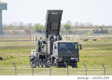 訓練中の基地防空用地対空誘導弾射撃統制装置(レーダー)車両 訓練中の基地防空用地対空誘導弾射撃統制装置(レーダー)車両 101911269