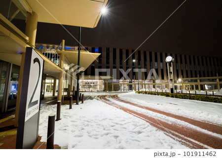 【新高岡駅】早朝の南口駅前の風景 【新高岡駅】早朝の南口駅前の風景 101911462
