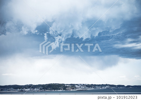 雨が降りそうな空 雨が降りそうな空 101912023