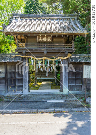 京都府亀岡市の矢田天満宮　楼門 101912739