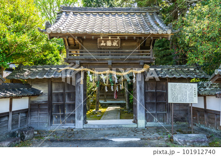 京都府亀岡市の矢田天満宮　楼門 101912740