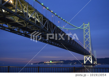 夜の明石海峡大橋 兵庫県 夜の明石海峡大橋 兵庫県 101913054