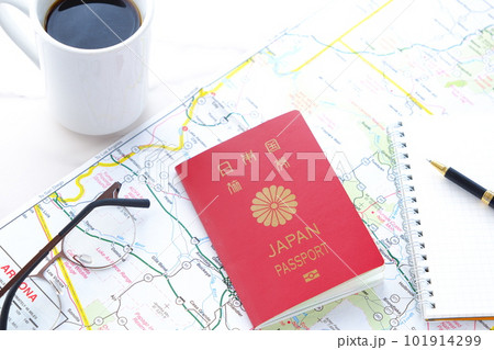 日本国のパスポート(一般旅券10年用赤色)を用意して旅行の計画を立てる 日本国のパスポート(一般旅券10年用赤色)を用意して旅行の計画を立てる 101914299