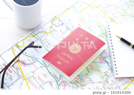 日本国のパスポート(一般旅券10年用赤色)を用意して旅行の計画を立てる 日本国のパスポート(一般旅券10年用赤色)を用意して旅行の計画を立てる 101914300