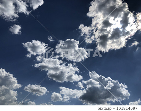肝が光る綺麗な空 101914697