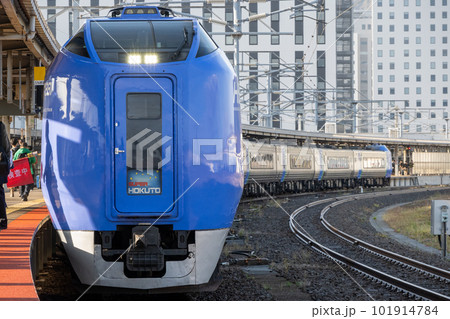 JR北海道キハ281系特急スーパー北斗函館駅にて 101914784