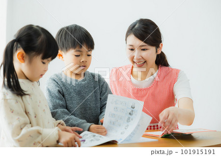保育士　保育園　学童保育 101915191