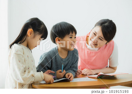 保育士　保育園　学童保育 101915193