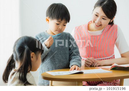 保育士　保育園　学童保育 101915196